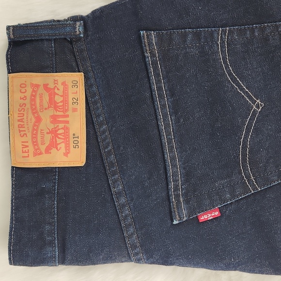 LEVI'S 501 RED TAG Button fly 32×30 jeans, like new - Picture 1 of 17